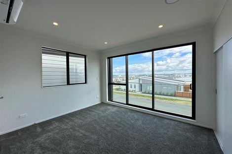 Photo of property in 14 Parahau Road, Papakura, 2110
