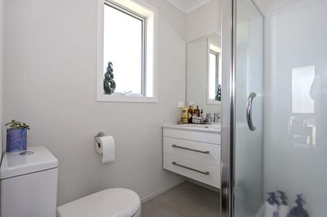 Photo of property in 17 Richardson Road, Omokoroa, 3114