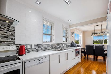 Photo of property in 4/26a Sunnynook Road, Sunnynook, Auckland, 0620