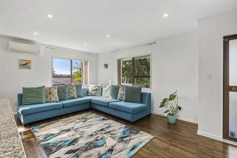 Photo of property in 2/16 Caribbean Drive, Unsworth Heights, Auckland, 0632