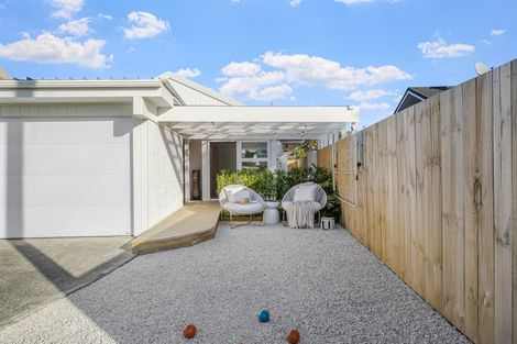 Photo of property in 2/4 Beach Road, Orewa, 0931