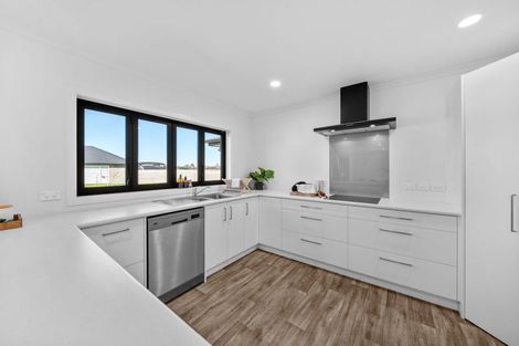 Photo of property in 1 Molesworth Street, Carterton, 5713