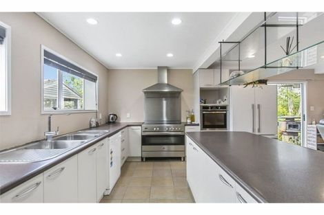 Photo of property in 9 Woodhouse Place, West Harbour, Auckland, 0618