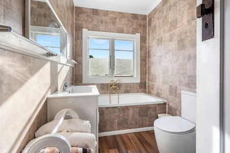 Photo of property in 7 Whimp Avenue, Onerahi, Whangarei, 0110