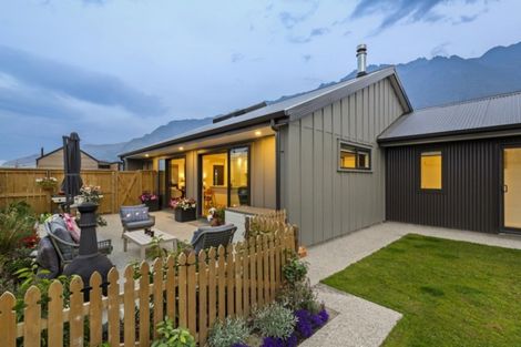 Photo of property in 39 Shepherd Road, Jacks Point, Queenstown, 9371
