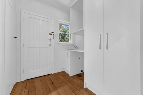 Photo of property in 210 Pilkington Road, Point England, Auckland, 1072