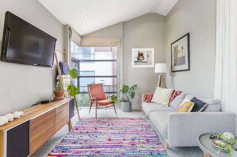 Photo of property in 135 Wiseley Road, West Harbour, Auckland, 0618