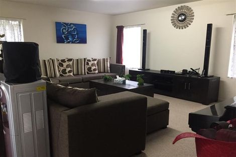 Photo of property in 302a Triangle Road, Massey, Auckland, 0614