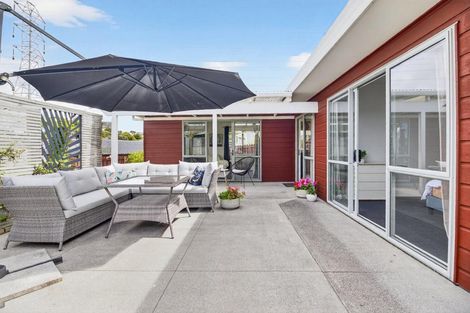 Photo of property in 23 Faram Place, Massey, Auckland, 0614