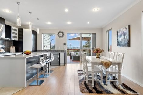 Photo of property in 20 Ravello Rise, Flat Bush, Auckland, 2019