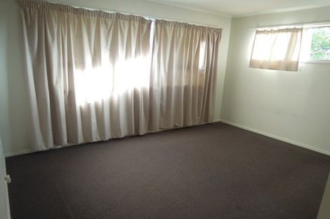 Photo of property in 4 St Catherine Crescent, West Harbour, Auckland, 0618
