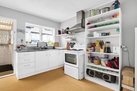 Photo of property in 18a Sylvan Crescent, Te Atatu South, Auckland, 0610