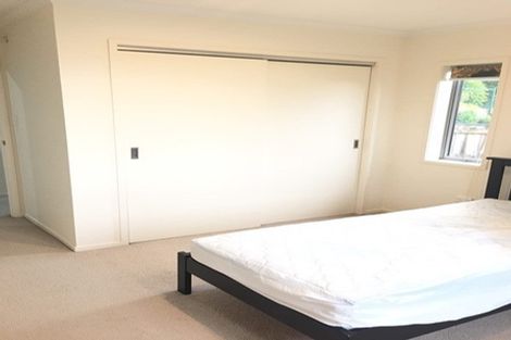 Photo of property in 20 Exeter Place, Unsworth Heights, Auckland, 0632