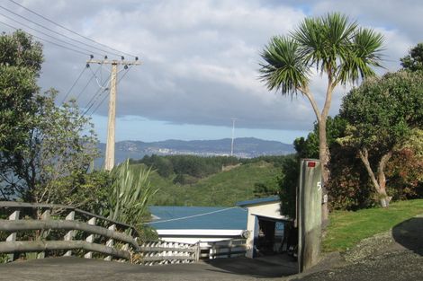 Photo of property in 5 Titiro Moana Road, Korokoro, Lower Hutt, 5012