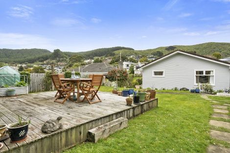 Photo of property in 12 Saint Johns Terrace, Tawa, Wellington, 5028