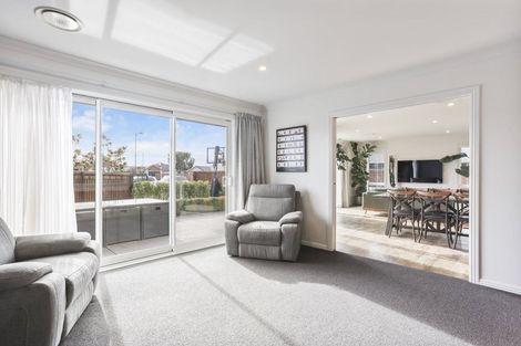 Photo of property in 70 Watkins Drive, Rangiora, 7400