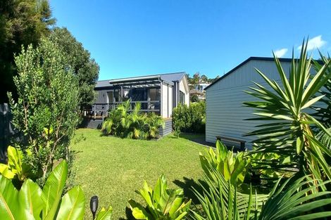 Photo of property in 2 Meenas Place, Cable Bay, 0420