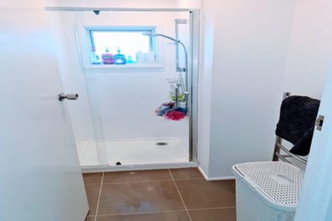 Photo of property in 2/42 Knightsbridge Drive, Forrest Hill, Auckland, 0620