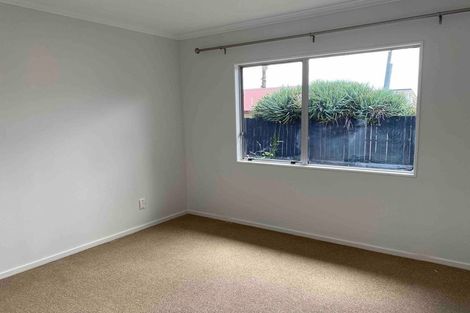 Photo of property in 2/4 Northall Road, New Lynn, Auckland, 0600