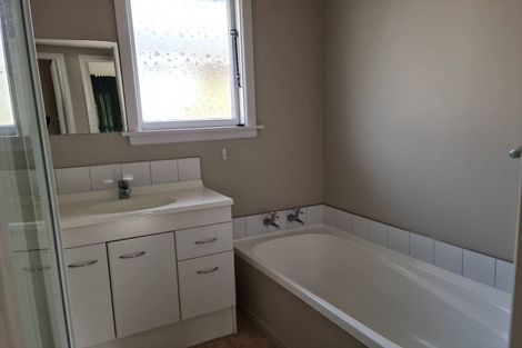 Photo of property in 35 Greendale Avenue, Avonhead, Christchurch, 8042