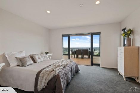 Photo of property in 2/272 Major Hornbrook Road, Mount Pleasant, Christchurch, 8081