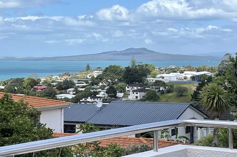 Photo of property in 2/21 Calypso Place, Rothesay Bay, Auckland, 0630