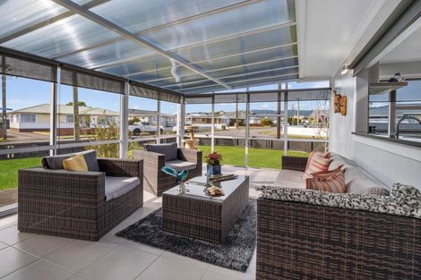 Photo of property in 16 Meadowvale Drive, Levin, 5510