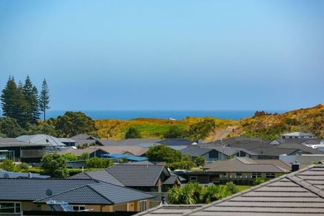 Photo of property in 20 Links Drive, Waiwhakaiho, New Plymouth, 4312