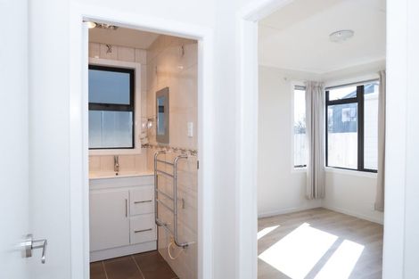 Photo of property in 12 Pomaria Road, Henderson, Auckland, 0610