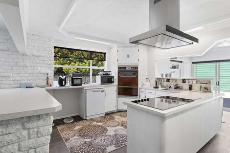 Photo of property in 14 Peace Avenue, Moturoa, New Plymouth, 4310