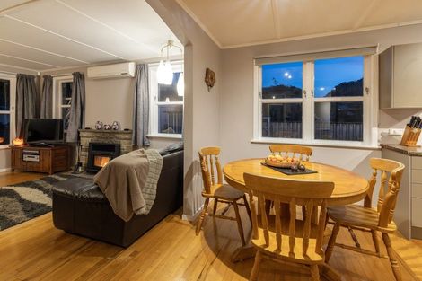 Photo of property in 4 Brazier Grove, Paraparaumu, 5032