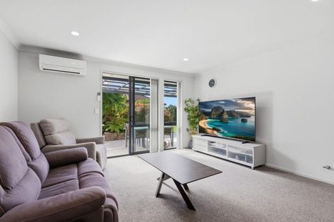 Photo of property in 30 Seabreeze Place, Papamoa Beach, Papamoa, 3118