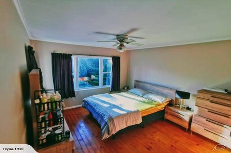 Photo of property in 17 Golf Road, New Lynn, Auckland, 0600