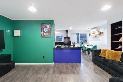 Photo of property in 16 Thornlow Street, Glendene, Auckland, 0602