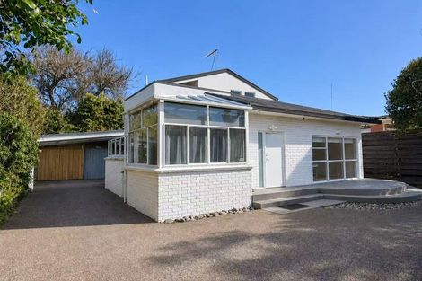 Photo of property in 13a King Richard Place, Browns Bay, Auckland, 0630