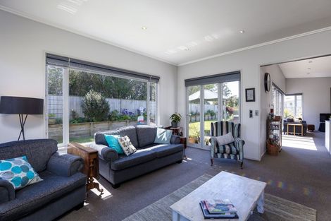 Photo of property in 4 Neve Place, Strandon, New Plymouth, 4312