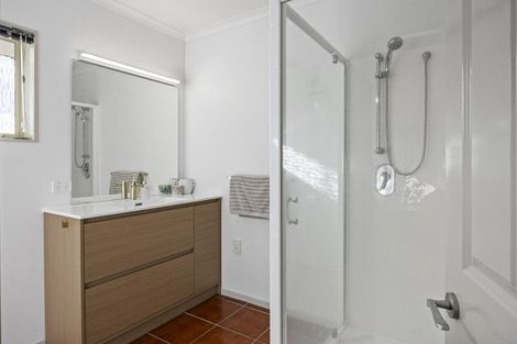 Photo of property in 1 Orlando Close, Frankleigh Park, New Plymouth, 4310