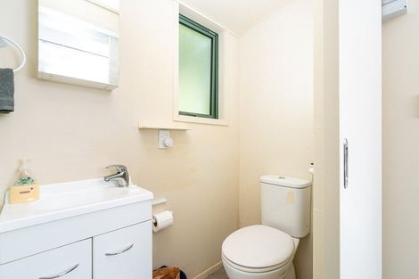 Photo of property in 2 Huntingdon Street, Northland, Wellington, 6012