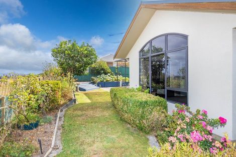 Photo of property in 24 Highgrove Drive, Grandview Heights, Hamilton, 3200