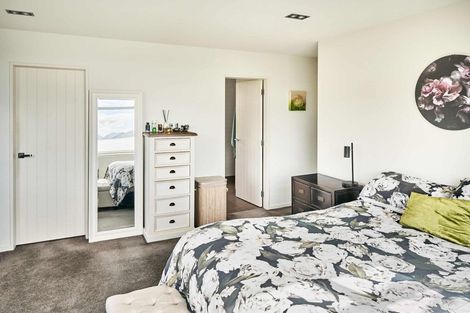 Photo of property in 35 Endeavour Drive, Whitby, Porirua, 5024