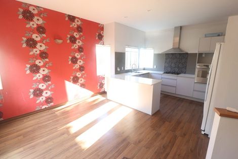 Photo of property in 2/879 East Coast Road, Northcross, Auckland, 0632