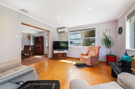 Photo of property in 62 Chilcott Road, Henderson, Auckland, 0612