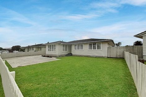 Photo of property in 11 Windrush Close, Mangere, Auckland, 2022