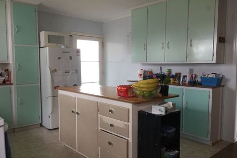 Photo of property in 34 Kirrie Avenue, Te Atatu South, Auckland, 0610