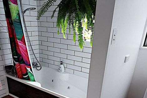 Photo of property in 28 Matakohe Road East, Matakohe, 0593