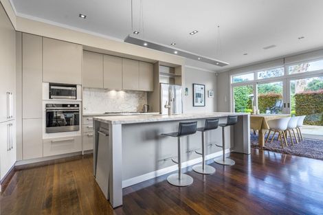 Photo of property in 1 Maungakiekie Avenue, Greenlane, Auckland, 1051