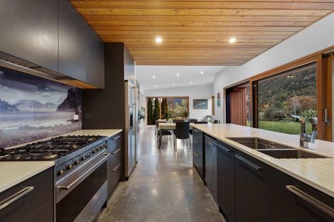 Photo of property in 42 Tui Drive, Mount Creighton, Queenstown, 9371