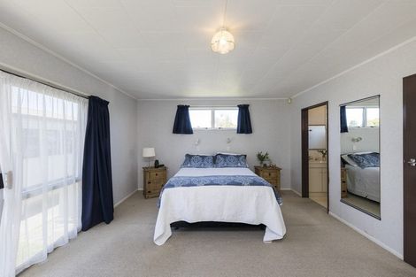 Photo of property in 129 Apollo Parade, Milson, Palmerston North, 4414