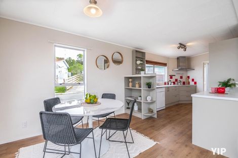 Photo of property in 21 Sunhaven Drive, Newlands, Wellington, 6037