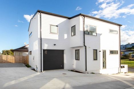 Photo of property in 7a Buisson Glade, West Harbour, Auckland, 0618